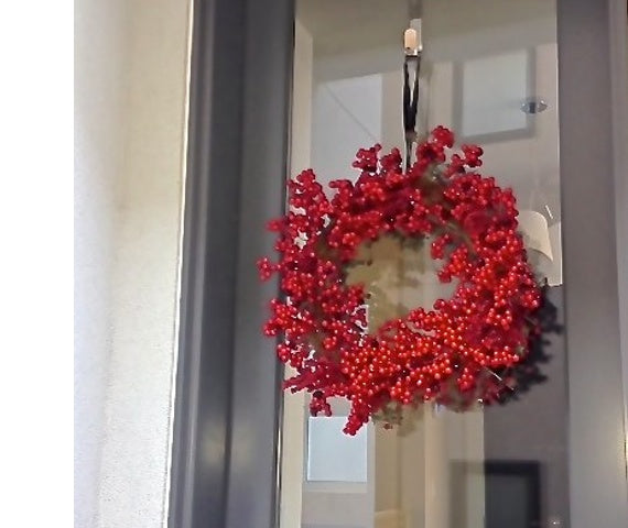 How to hang a wreath
